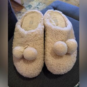 Fitflop Cozy Pom Pom Shuv ivory cream shearling clog slippers